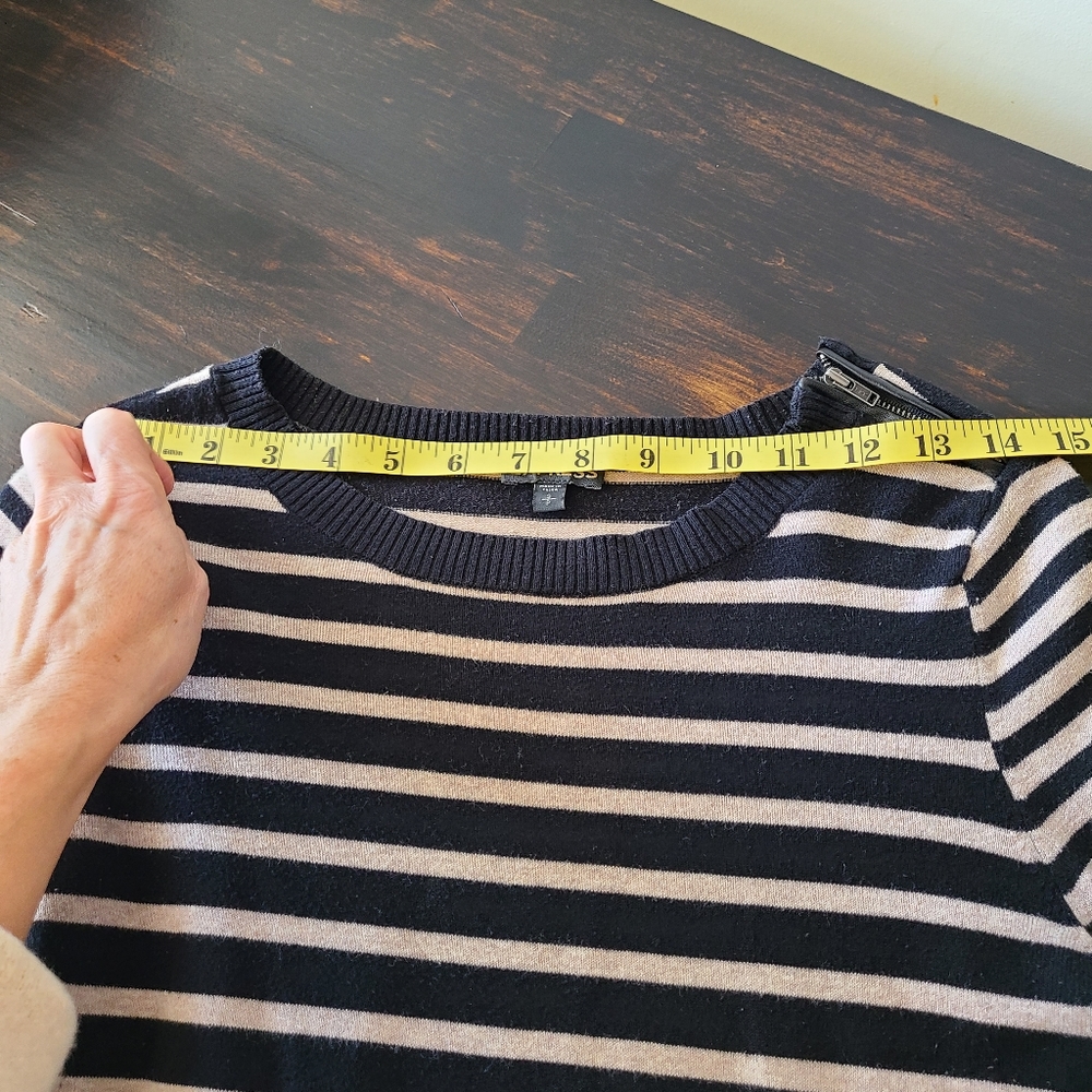Express sweater - Picture 3 of 5